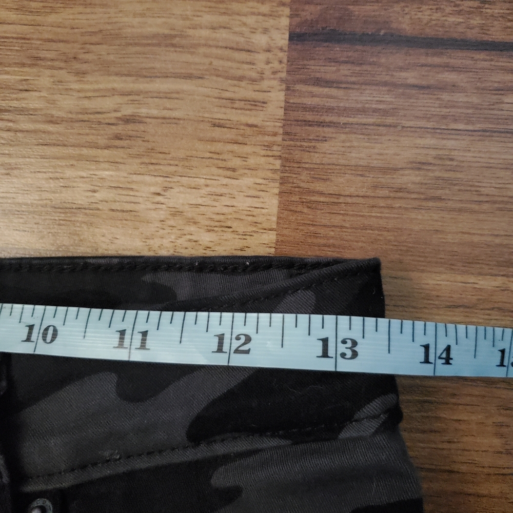 Levi's 711 Size 26 Skinny Black & Gray Camo Cropped Jeans - Picture 8 of 9